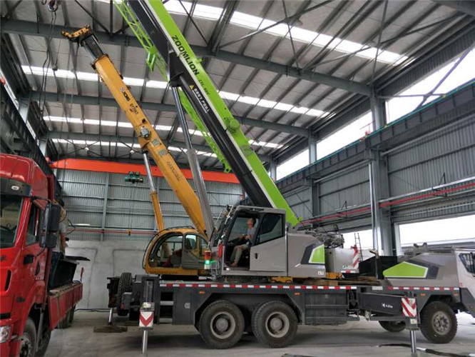 楚雄市高空车出租需要注意哪些安全事项？