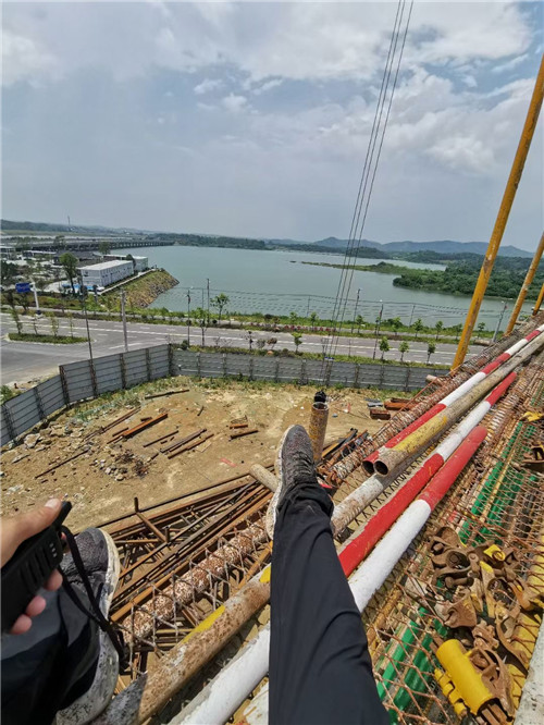 楚雄市作业中发生设备损坏或人员意外，责任怎么划分？