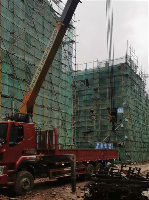 楚雄市“慢工细活”—— 吊车的 “微动控制” 技术