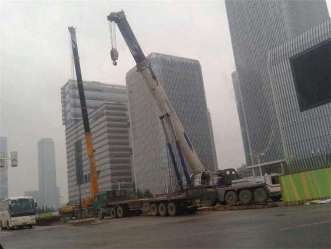 楚雄市“自动找平”—— 吊车的 “平地神器” 技术