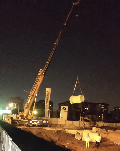 楚雄市“弯臂矫正”—— 吊车的 “形变补偿” 技术